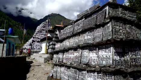 Traditionelle-Gebet-Stein-in-Nepal