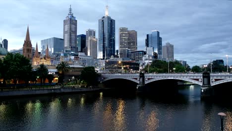 Melbourne-City-und-den-Yarra-River-in-der-Nacht-in-Victoria,-Australien