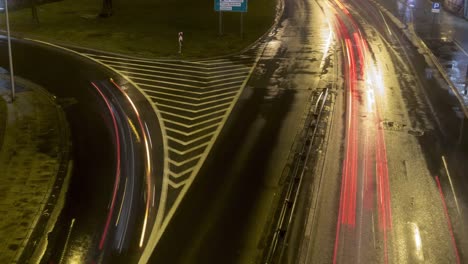 Nacht-Zeitraffer-des-hohen-Verkehrsaufkommens-in-Warschau