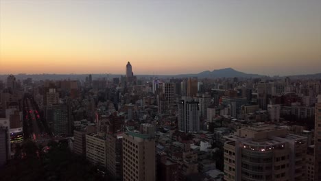 Taiwan-Sonnenuntergang-Himmel-Taipei-Stadt-Luftbild-Panorama-4k