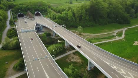 der-Schweiz-sonnigen-Zürich-Stadtbild-Verkehr-Straße-aerial-Panorama-4k