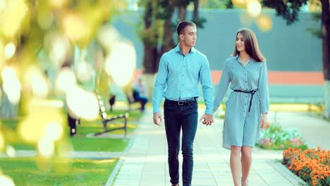 Сouple-walking-in-the-park