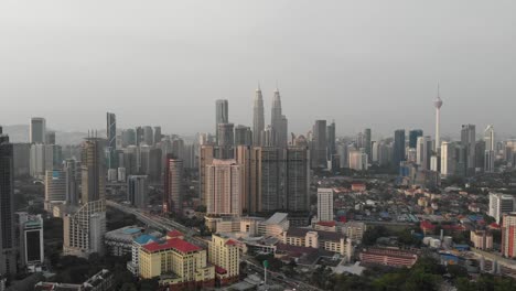 backsweep-aérea-de-todo-centro-de-kuala-lumpur