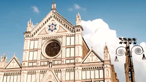 Time-lapse-de-la-Basílica-de-la-Santa-Cruz-(Basilica-di-Santa-Croce)-en-Florencia,-Italia.-Video-Time-lapse.