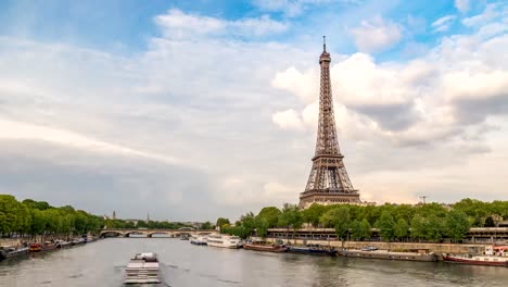 Lapso-de-tiempo-de-Francia-París-4K,-timelapse-del-skyline-de-ciudad-en-el-río-Sena-y-Torre-Eiffel