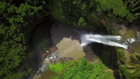 Luftaufnahme-des-Rochester-Falls-in-Mauritius.