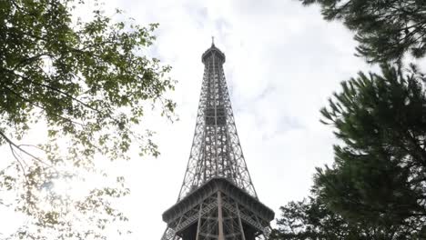 Tilting-on-Tour-Eiffel--in-front-of-clouds-by-the-day-Paris-France-4K