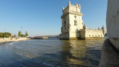 Lissabon,-Portugal---ca.-Oktober-2018:-malerischen-Sonnenuntergang-am-Turm-von-Belem