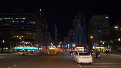 Nachtzeit-beleuchtete-Taipei-Stadtstraße-Panorama-4k-taiwan