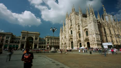 Plaza-Del-Duomo