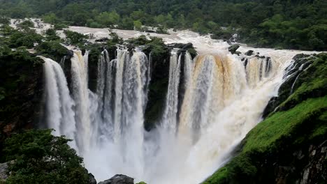 Trote-vista-a-las-cataratas-de-bombay-Las-habitaciones-house