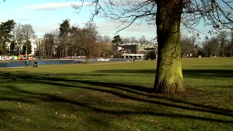 Canon-Hill-Park-in-Birmingham,-England.