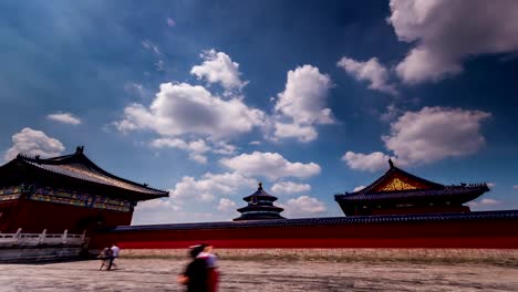 Beijing,-China-Jun-20,2014:-die-Wolkengebilde-und-Die-main-hall,-der-Himmelstempel-in-Peking,-China