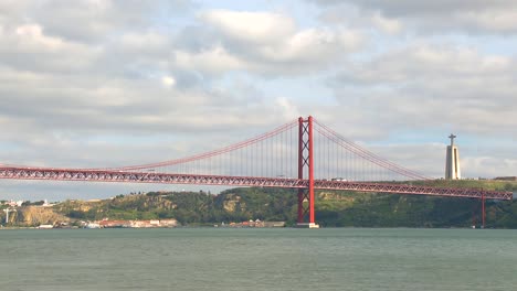 Time-lapse-bridge-over-Tagus-river-Lisbon