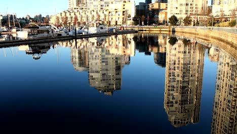 Yaletown-Morgen-Reflektionen,-Vancouver