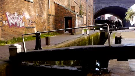 Lock-Gate-Birmingham-und-Kanal-von-Fazeley