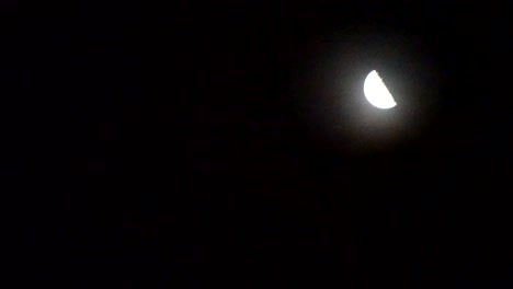 Moon-With-Clouds,-time-lapse