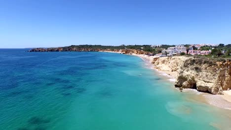 Luftaufnahme-von-Praia-da-Rocha-der-Algarve,-Portugal