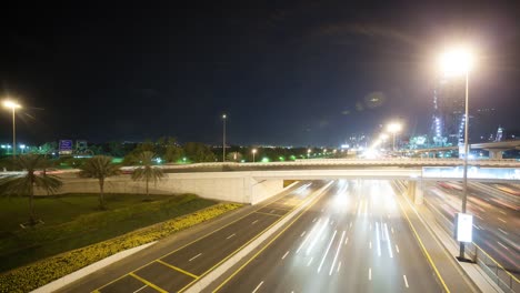 4-k-time-lapse-de-alto-tráfico-ligero-cruce-en-dubai-city