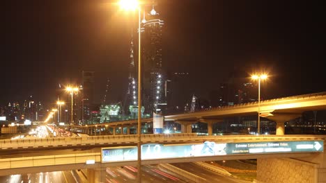 Hohe-leichte-Verkehr-Kreuzung-in-dubai