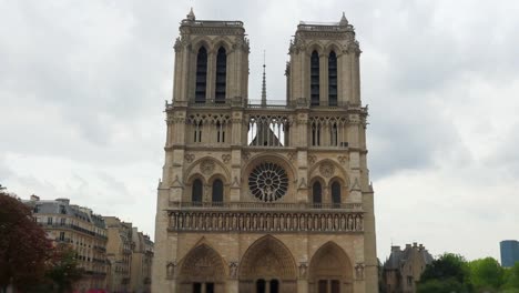 Catedral-de-Notre-Dame-de-París,-Francia