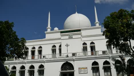 Mezquita-de-al-Azhar-en-Yakarta,-Indonesia