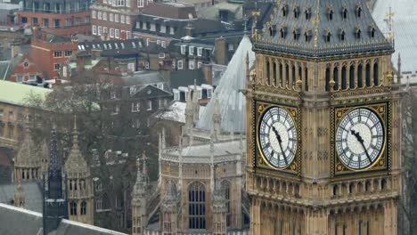 Big-Ben-from-the-top-view-to-the-bottom