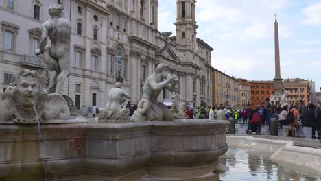 Italia-Roma-ciudad-verano-día-piazza-navona-amarrar-panorama-de-fuente-4k