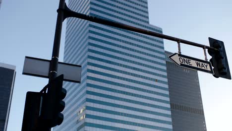 Hochhaus-Glas-Bürogebäude-downtown-Los-Angeles.-4K