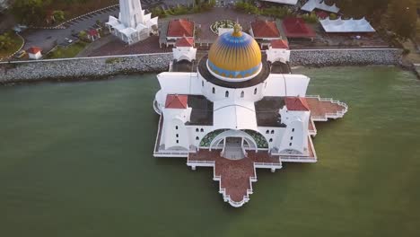 Aerial-Footage---Sunrise-at-a-mosque,-The-Melaka-Straits-Mosque