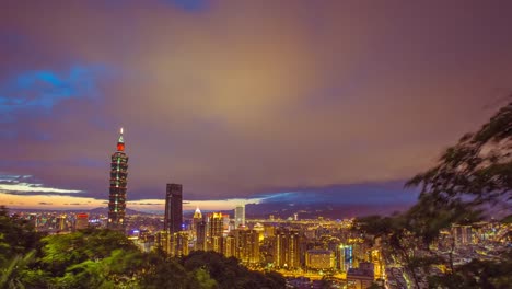 Time-Lapse---horizonte-de-Taipei,-Taiwan,-Taipei-101-y-Cloudscape-al-atardecer---4K