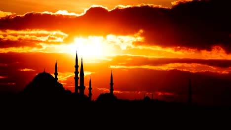 Timelapse-view-of-Istanbul-cityscape-with-famous-Suleymaniye-mosque-at-sunset