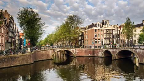 Ámsterdam---lapso-de-tiempo-en-el-día-con-nubes