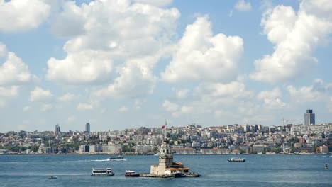 Time-Lapse-de-la-torre-(Kizkulesi)-de-la-doncella-y-el-estrecho-del-Bósforo,-Estambul,-Turquía