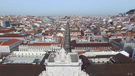 Fliegen-im-Praça-Do-Comercio,-Lisboa,-Portugal