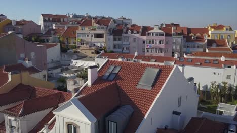 Portugal-día-soleado-tiempo-Lisboa-ciudad-edificios-de-apartamentos-aéreos-panorama-4k