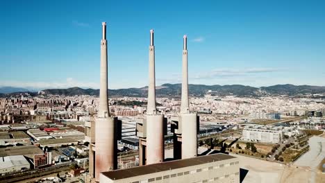 chimeneas-de-la-central-térmica-desatendidas