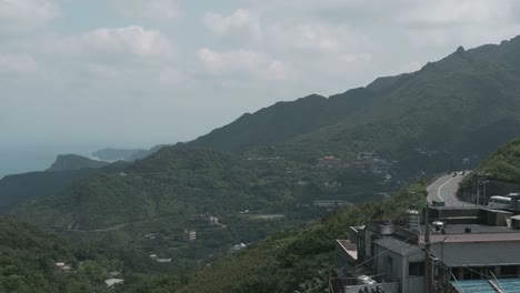 Time-lapse-tiro-de-nube-móvil-sobre-Jiufen,-también-deletreado-Jioufen-o-Chiufen