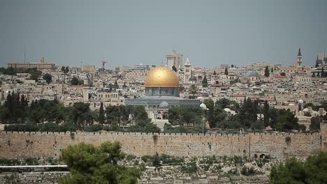 Video-view-of-the-old-city-of-Jerusalem-and-the-dome-of-the-El-Aqsa-Mosque-on-the-Temple-Mount.Israel,Jerusalem,May-2018