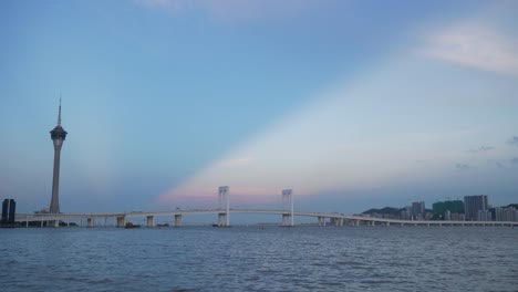 puesta-de-sol-cielo-zhuhai-mágica-ciudad-Macao-puente-y-Torre-panorama-Bahía-4k-china