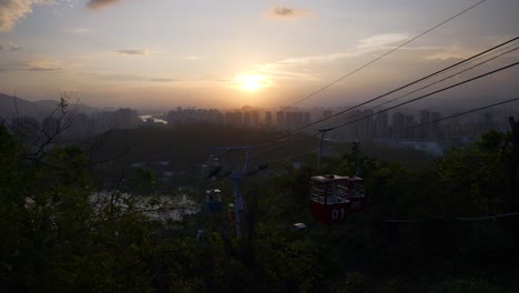 Sonnenuntergang-Himmel-Zhuhai-Stadtbild-Park-View-Standseilbahn-Linie-Panorama-4k-china