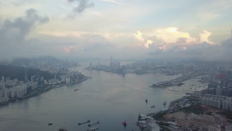 Escena-de-amanecer-de-la-ciudad-de-Hong-Kong