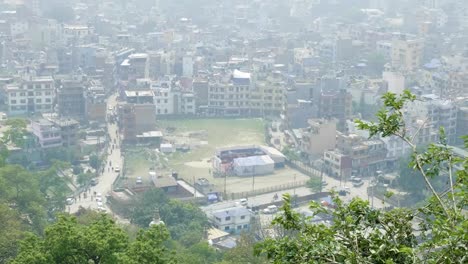 Vista-a-la-ciudad-de-Katmandú-desde-el-antiguo-templo-del-mono-de-Sawayambhunath,-Nepal.