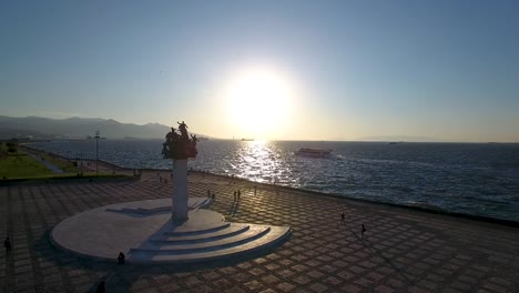 Izmir-Square-Drohne,-Stadtplatz-von-von-Drohne