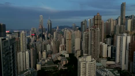 Vista-de-rascacielos-modernos-edificios-en-Hong-Kong.-Paisaje-urbano