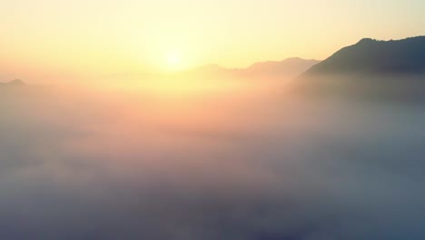 Mountains,-sunrise,-fog