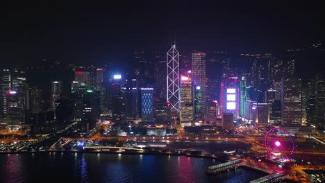 noche-iluminada-hong-kong-centro-de-la-ciudad-tráfico-panorama-aéreo-Bahía-4k