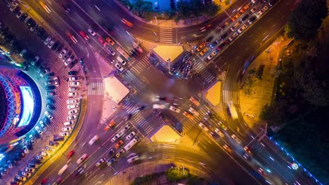 china-de-timelapse-4k-de-noche-sanya-tráfico-cruce-calle-panorama-aéreo