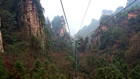 Die-Seilbahn-überquert-in-Zhangjiajie,-China