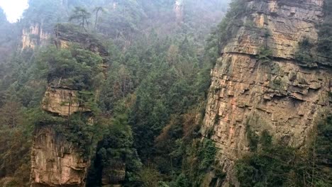 Vista-aérea-del-Parque-Nacional-de-Zhangjiajie,-China